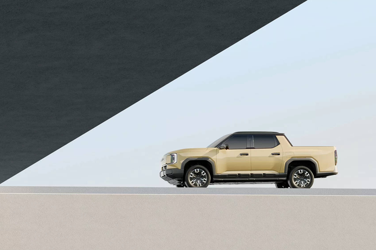 Hộc chứa đồ ở đầu xe đóng/mở điện có dung tích 236 lít, giữa cabin và thùng xe có vách ngăn hạ xuống được, cho phép vận chuyển những vật dụng dài tới 2.400 mm, nắp thùng xe cũng đóng/mở điện hoàn toàn…