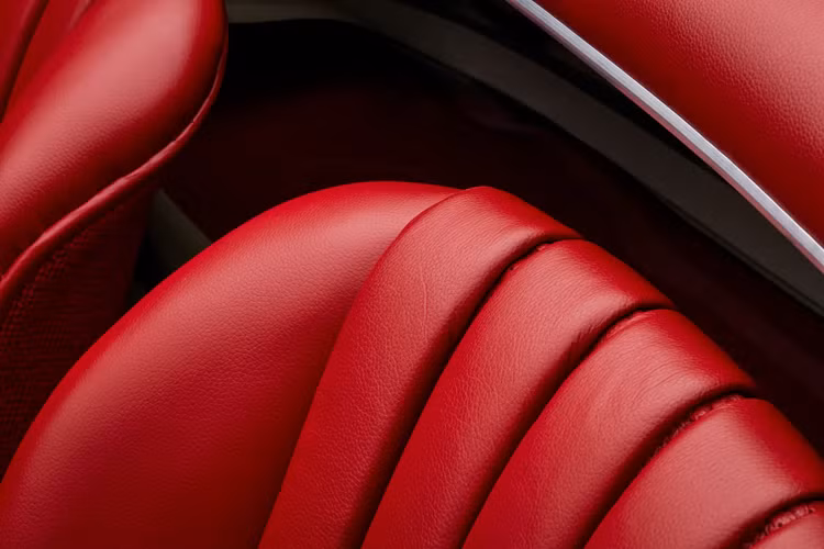 Sau khi đến xưởng của Hilton &amp; Moss với yêu cầu được phục chế toàn diện, chiếc 300SL này đã được “lột xác” thành một chiếc xe như mới nhưng vẫn giữ được nét hoài cổ của xe.