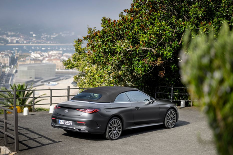 Đối với bản cao hơn CLE450 trang bị động cơ (mã M256) tăng áp dung tích 3.0 lít I6, sản sinh công suất 375 mã lực và mô-men xoắn 500 Nm.