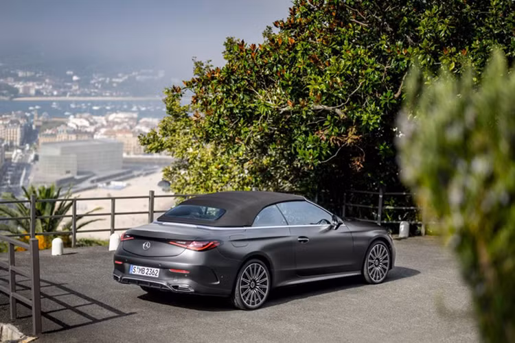 Đối với bản cao hơn CLE450 trang bị động cơ (mã M256) tăng áp dung tích 3.0 lít I6, sản sinh công suất 375 mã lực và mô-men xoắn 500 Nm.