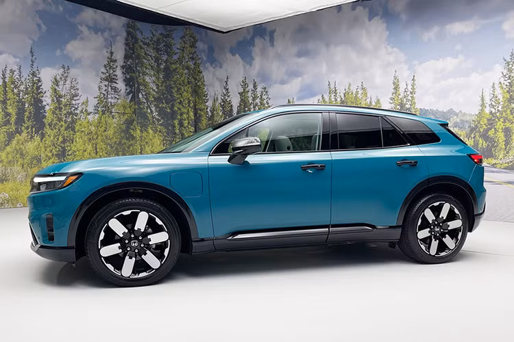 Hệ thống truyền động 4 bánh, có sẵn trên cả phiên bản EX và Touring, tăng công suất lên 288 mã lực và mô-men xoắn cực đại 451 Nm, nhưng giảm phạm vi di chuyển xuống 452 km.