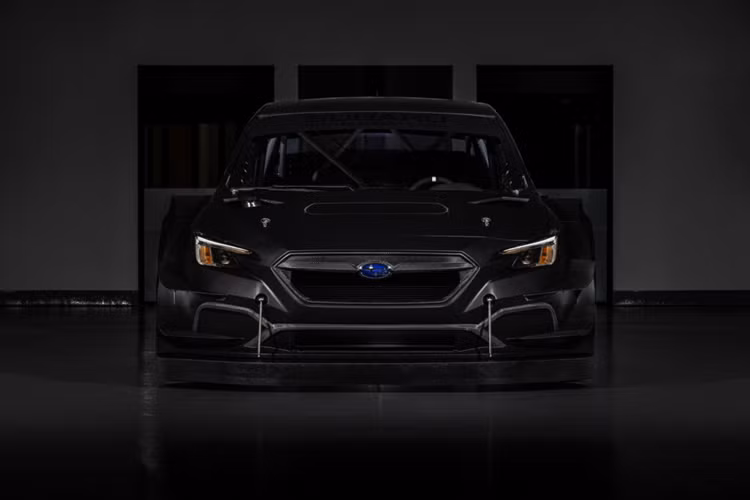 Tay đua Scott Speed cho biết: “Subaru Motorsports USA và đội ngũ tại Vermont SportsCar đã mang đến một con thú hoang. Khi lái chiếc xe, lốp, đường đua và hình dạng rộng hơn mang lại cho xe một cảm giác rất độc đáo với độ bám đường đáng kinh ngạc.
