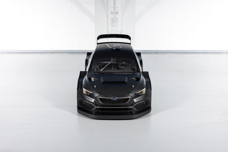 Đồng thời, mẫu xe thể thao này cũng được trang bị bộ mâm 18 inch và lốp Yokohama. Như đã đề cập, đây là phiên bản được phát triển từ mẫu xe Airslayer, một chiếc xe Gymkhana từ năm 2020 đã lập kỷ lục và thực hiện nhiều pha chinh phục nguy hiểm khác nhau.