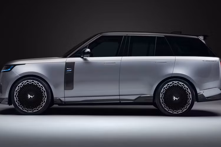 Overfinch đã dành gần 1 năm nghiên cứu để cho ra đời gói nâng cấp Dragon Edition này. Mức giá của nó là 199.000 bảng Anh (tương đương 6 tỷ đồng).