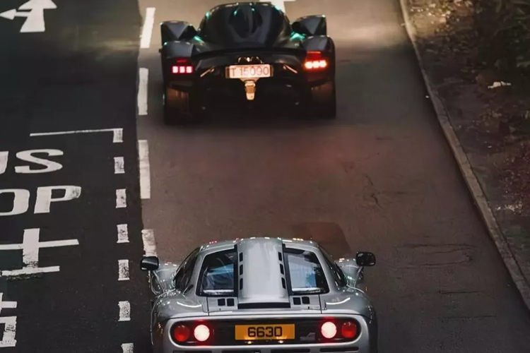 Động cơ V12 6,5 lít do Cosworth chế tạo và sản sinh công suất 1.000 mã lực trong khi đạt tốc độ 11.100 vòng/phút. Sau đó, thêm một động cơ điện 140 mã lực và một bộ pin nhỏ lấy từ Rimac.