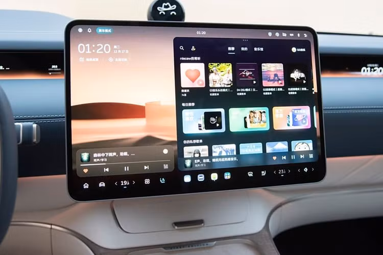 ET9 được trang bị khá nhiều công nghệ mới từ Nio, trong đó nổi bật là bao gồm hệ thống treo chủ động Skyride. Hãng xe Trung Quốc cho biết, mỗi giảm xóc trên ET9 đều được điều khiển độc lập bởi bơm thủy lực riêng.