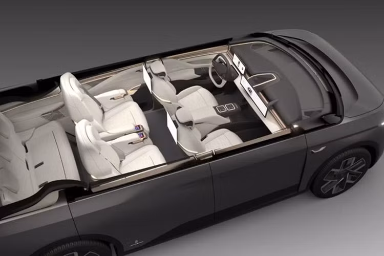 Felix Kilbertus, giám đốc sáng tạo của Pininfarina – đơn vị thiết kế Model D, cho biết Model D là "sự tiến hóa đáng kể từ SUV truyền thống" với không gian nội thất rộng rãi nhưng không hi sinh khả năng khí động học.