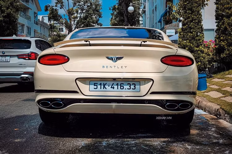 Không chỉ sở hữu chiếc xe siêu sang này, đại gia Cường Đô La còn có bộ sưu tập xe khủng gồm hàng loạt siêu phẩm như: Ferrari SF90 Spider, Porsche 911 Sport Classic, Range Rover SE thế hệ mới, Mercedes-Benz S-Class…