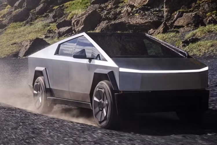 Trong khi một chiếc khác được sửa đổi bởi T Sportline và màu đen bóng có giá 948 USD mỗi ngày ở Stafford, Texas. Tuy nhiên, chiếc có mức giá thuê xe Tesla Cybertruck cao nhất lên đến 1.700 USD mỗi ngày, mặc dù không có chuyến đi nào được liệt kê cho nó.