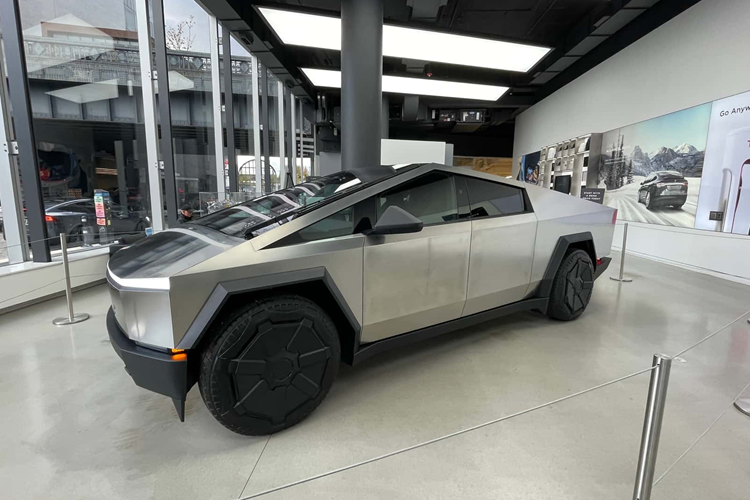 Mặc dù việc đưa Cybertruck của mình cho thuê có thể mang về một ít thu nhập thêm, nhưng chủ sở hữu cũng cần nhận thức rằng xe có thể không được thuê thường xuyên. Hầu hết các chiếc xe dường như chỉ được thuê một vài lần.