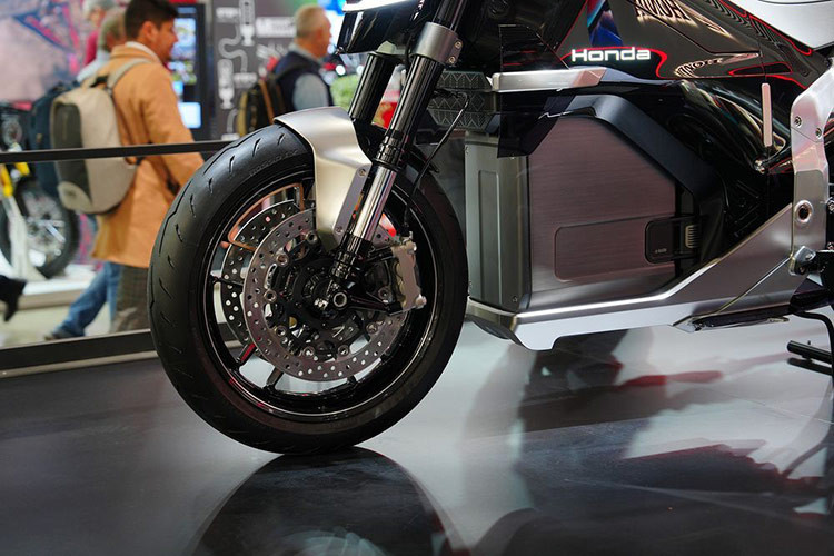 Hiện Honda chưa hé lộ nhiều thông tin về mẫu xe concept này, chỉ biết rằng, xe có sức mạnh tương đương với môtô động cơ đốt trong (ICE) cỡ trung. EV Fun sở hữu cụm pin lớn và không thể tháo rời.