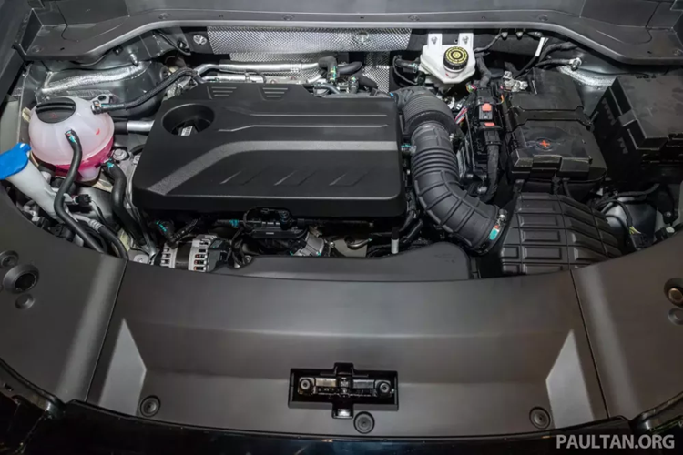 "Trái tim" của Jaecoo J8 2024 là động cơ xăng 4 xi-lanh thẳng hàng, tăng áp, dung tích 2.0L với công suất tối đa 249 mã lực và mô-men xoắn cực đại 385 Nm. Động cơ đi với hộp số tự động ly hợp kép 7 cấp và hệ dẫn động cầu trước hoặc 4 bánh toàn thời gian.