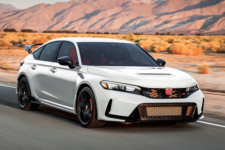 Tại Việt Nam, Civic Type R được Honda giới thiệu lần đầu ở Triển lãm ôtô Việt Nam tổ chức tại TP.HCM hồi tháng 10/2022. Đến tháng 12 cùng năm, Honda công bố giá bán cho Honda Civic Type R ở mức 2,399 tỷ đồng.