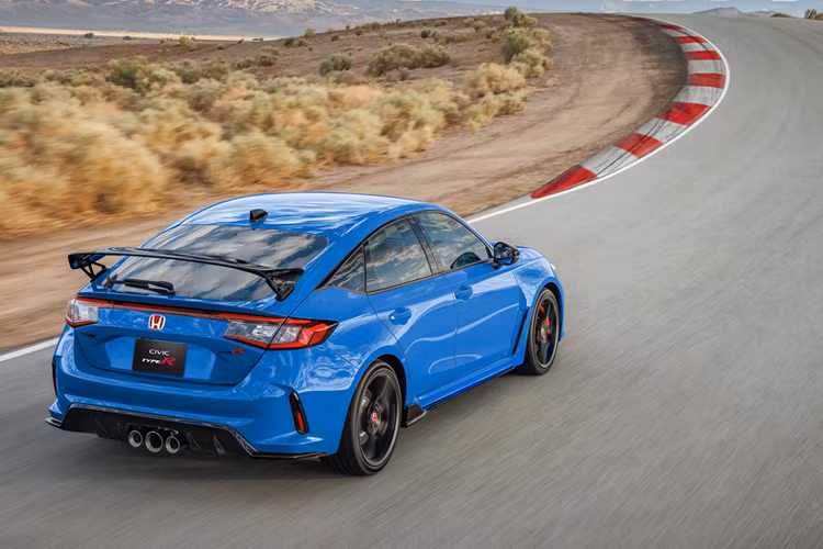 Tính đến hết tháng 11/2023, doanh số của Honda Civic Type R tại Việt Nam là 19 xe. Honda Civic Type R được nhập khẩu trực tiếp từ Nhật Bản với 5 tùy chọn màu sắc ngoại thất, bao gồm Sonic Gray Pearl, Championship White, Rallye Red, Boost Blue và Crystal Black Pearl.