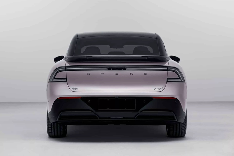 Xe dự kiến sẽ chính thức được mở bán tại thị trường nội địa Trung Quốc ngay trong tháng 10/2024. Thông tin chi tiết về các cấp độ trang bị, tiện ích nội thất cũng như giá xe XPeng P7+ 2024 sẽ được hãng công bố rõ hơn ở thời điểm bán ra.