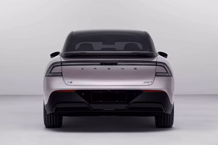 Xe dự kiến sẽ chính thức được mở bán tại thị trường nội địa Trung Quốc ngay trong tháng 10/2024. Thông tin chi tiết về các cấp độ trang bị, tiện ích nội thất cũng như giá xe XPeng P7+ 2024 sẽ được hãng công bố rõ hơn ở thời điểm bán ra.