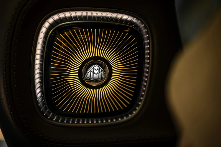 Được biết, mẫu SUV thuần điện siêu sang Mercedes-Maybach EQS 680 có thể chạy được 600 km sau khi sạc đầy pin.