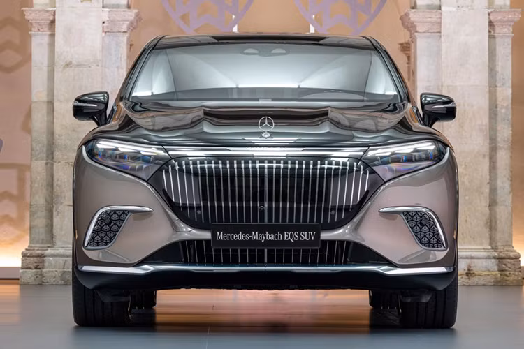 Và đến nay, nhà phân phối thương hiệu xe Mercedes-Benz tại Việt Nam đã xác nhận việc sẽ ra mắt Mercedes-Maybach EQS 680 chạy điện ở nước ta ngay trong năm nay.