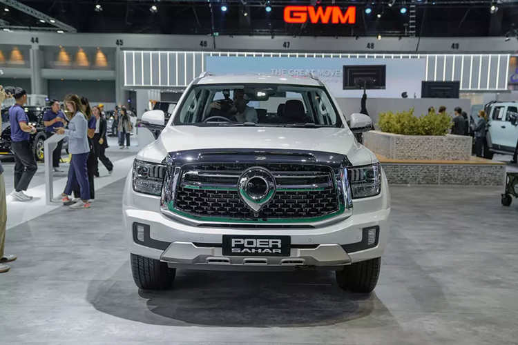 Tổng cộng, Poer Sahar HEV của Trung Quốc sở hữu công suất 351 mã lực và mô-men xoắn cực đại 615 Nm. Ngoài ra, mẫu xe bán tải này còn có pin lithium-ion, hộp số tự động 9 cấp và hệ dẫn động 4 bánh.