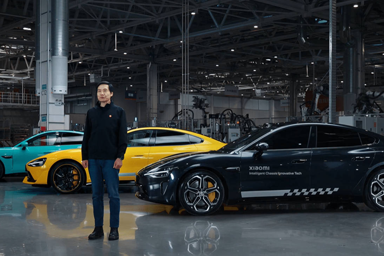 Xiaomi cũng nhấn mạnh tầm quan trọng của hệ thống treo chủ động, cho thấy khả năng thích ứng cực kỳ nhanh nhạy và linh hoạt với các điều kiện đường khác nhau. Công nghệ mới này cũng góp phần tiết kiệm năng lượng thông qua việc giảm nhiệt độ phanh và tăng phạm vi hoạt động của xe.