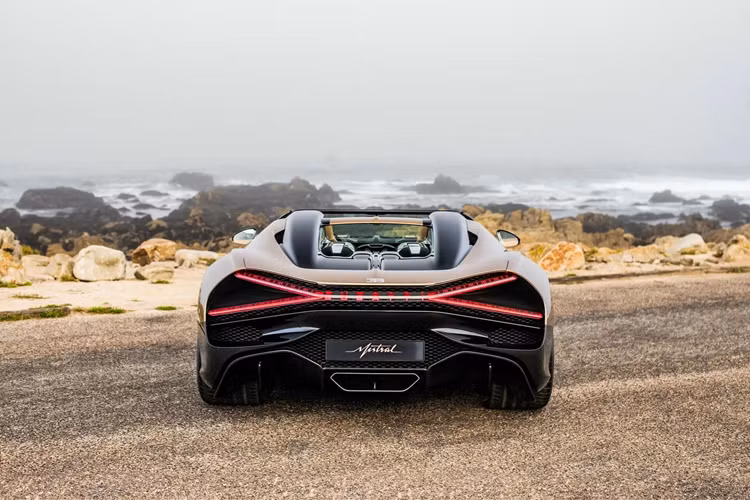 Được biết, toàn bộ 99 xe W16 Mistral mà Bugatti dự định sản xuất đã được bán hết ngay từ lúc hãng công bố kế hoạch. Khách hàng sẽ có thể nhận được những chiếc xe hoàn thiện đầu tiên sớm nhất trong năm 2024 này. Giá xe Bugatti W16 Mistral được cho là khoảng 5,04 triệu USD (khoảng 123 tỷ đồng).