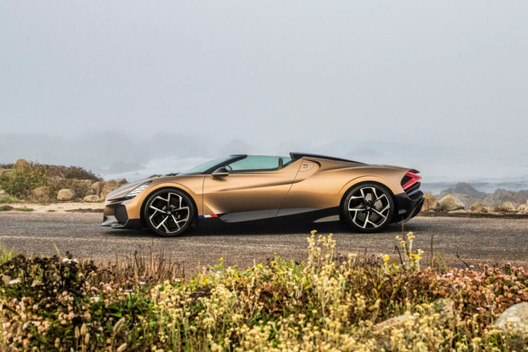 Phải đến khi bản concept W16 Mistral xuất hiện tại sự kiện Monterey Car Week 2022 và được công chúng đón nhận nhiệt liệt, Bugatti mới chính thức cân nhắc đưa ý tưởng này thành hiện thực. Giám đốc công nghệ Bugatti Emilio Scervo mô tả: “Chúng tôi vốn dĩ chưa bao giờ có ý định sản xuất một mẫu xe roadster mui trần cho dòng Chiron.