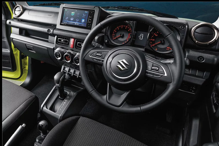 Được trưng bày tại Việt Nam từ năm 2023 nhưng Suzuki Jimny đến nay vẫn chưa chính thức ra mắt thị trường trong nước. Dự kiến, phải đến tháng 3/2024, Suzuki Việt Nam mới giới thiệu mẫu SUV cỡ nhỏ này.