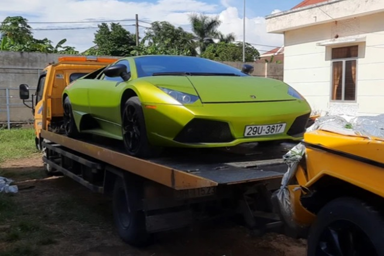 Chiếc siêu xe Lamborghini Murcielago LP640 bị tam giữ này có khả năng tăng tốc từ 0 lên 97 km/h chỉ trong 3,4 giây trước khi đạt tốc độ tối đa 340 km/h.