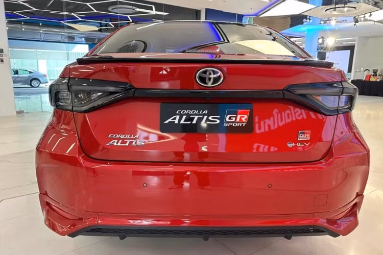 Tại thị trường Thái Lan, mức giá xe Toyota Corolla Altis HEV GR Sport có giá khởi điểm từ 1,129 triệu baht (khoảng hơn 834 triệu đồng). 