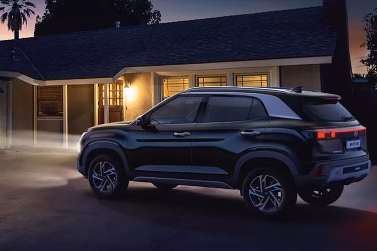 Chưa dừng lại ở đó, Hyundai Creta 2024 còn được nâng cấp cả công nghệ an toàn. Theo đó, xe được trang bị cả hệ thống an toàn chủ động ADAS với 19 tính năng như phanh tự động khẩn cấp, hệ thống kiểm soát hành trình thích ứng và hỗ trợ giữ làn đường. Nhờ đó, xe có khả năng lái bán tự động cấp độ 2. 6 túi khí