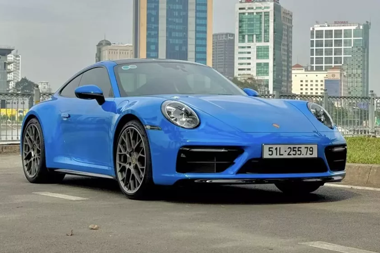 Mới đây thông tin về 1 chiếc xe Porsche 911 Carrera 4S đời 2022 được chào bán 7,8 tỷ đồng đã nhanh chóng thu hút sự chú ý của những người đang săn lùng xe Porsche 911 đời 992 để chơi Tết.