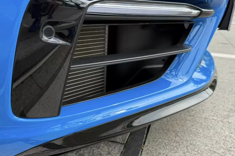 Nhưng sau 2 năm trải nghiệm, đã bán Porsche 911 Carrera 4S lỗ hơn 4 tỷ đồng, cần lưu ý là mức giá rao bán 7,8 tỷ đồng là của thương lái đã mua lại xe từ chủ, nên con số mà chủ xe lỗ sẽ nhiều hơn.