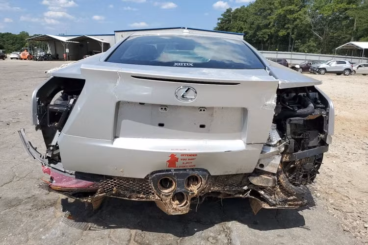 Theo một chuyên trang về xe cũ, mức giá của chiếc xe này có thể lên tới hơn 700.000 USD (khoảng hơn 16,7 tỷ đồng). Đặc biệt hơn, chiếc Lexus LFA đã nhanh chóng bị ẩn khỏi sàn đấu giá, cho thấy đã có người chịu mua trực tiếp theo mức giá yêu cầu của chủ xe.