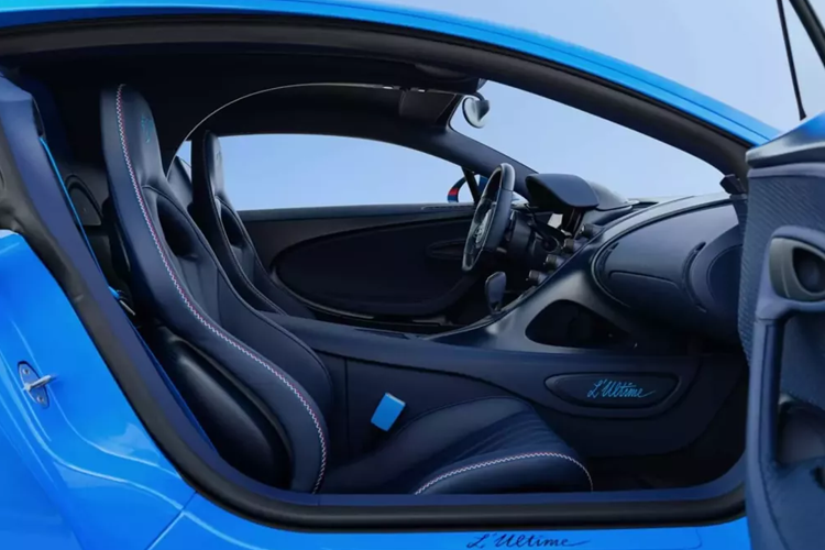 Bugatti Chiron L'Ultime là một lời tri ân dứt khoát dành cho dòng Chiron định hình thời đại, một kỷ nguyên được đánh dấu bằng vô số đột phá đầu tiên trong ngành và những thành tựu độc đáo đầu tiên trên thế giới, đồng thời mở đường cho một chương mới về hiệu suất, sự sang trọng và tay nghề thủ công vô song.