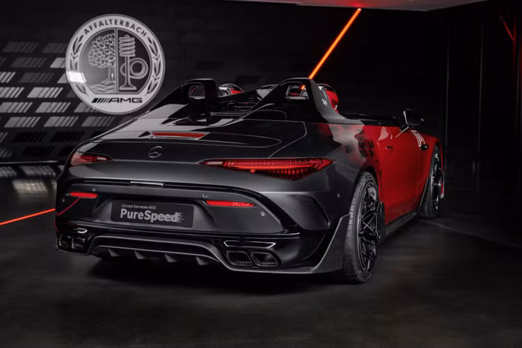 Hiện tại, thương hiệu vẫn chưa tiết lộ giá xe AMG Mythos PureSpeed độc đáo này nhưng chắc chắn nó sẽ không hề rẻ, vì chỉ được sản xuất giới hạn 250 chiếc trên toàn cầu.