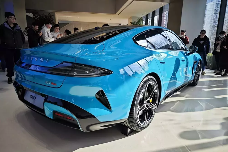 Theo thông báo, SU7 phiên bản Standard và Max sẽ bắt đầu đến tay khách hàng từ cuối tháng 4, trong khi bản Pro sẽ đến tay khách hàng sau đó khoảng một tháng.