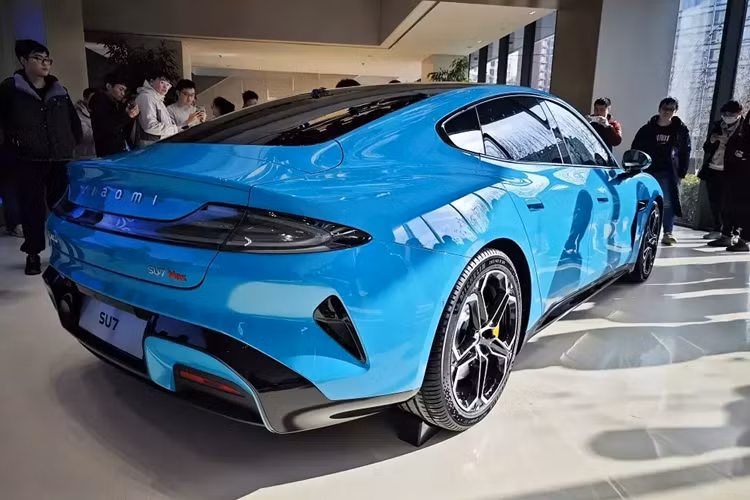 Theo thông báo, SU7 phiên bản Standard và Max sẽ bắt đầu đến tay khách hàng từ cuối tháng 4, trong khi bản Pro sẽ đến tay khách hàng sau đó khoảng một tháng.