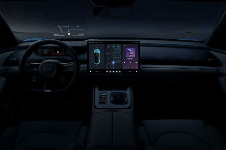 Là “con cưng” của Xiaomi - là nhà sản xuất smartphone nổi tiếng thế giới nên không có gì đáng ngạc nhiên khi SU7 được trang bị hàng loạt công nghệ tiên tiến bao gồm: cảm biến LiDAR, 11 camera HD, 3 radar sóng milimet và 12 radar siêu âm. Nhờ đó, xe có khả năng lái bán tự động trên cao tốc cũng như đỗ tự động.