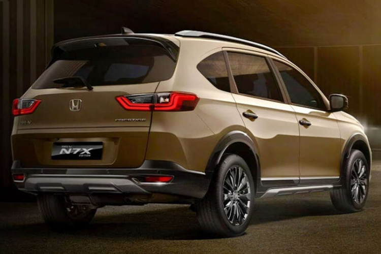 Tại thị trường Indonesia, mức giá xe Honda BR-V N7X Edition 2024 cho 3 bản trang bị bán ra dao động từ 319,4 - 363,4 triệu Rupiah (khoảng 498 - 567 triệu đồng). Hiện chưa rõ sau Indonesia, mẫu xe này có được bán ở Việt Nam hay không.