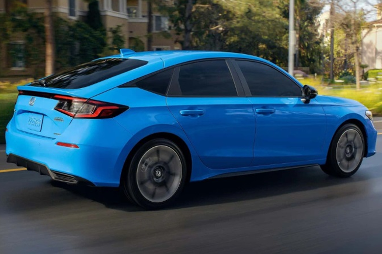 Không chỉ nâng tầm thiết kế, Honda Civic mới cũng được trang bị các tính năng an toàn mới như: Hệ thống kết nối viễn thông ưu việt Honda CONNECT trên phiên bản e:HEV RS và RS, tính năng chống ồn chủ động và chế độ lái cá nhân hiện đại trên phiên bản e:HEV RS.