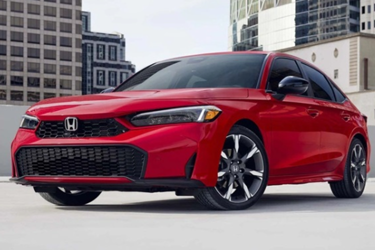 Khả năng cao Honda Civic 2025 tại Việt Nam sẽ được nhập khẩu nguyên chiếc từ Thái Lan với 3 phiên bản. Trong đó, có một bản được trang bị hệ truyền động hybrid sẽ có tên là e:HEV. Honda Civic 2025 sẽ có một số tinh chỉnh ở ngoại thất.