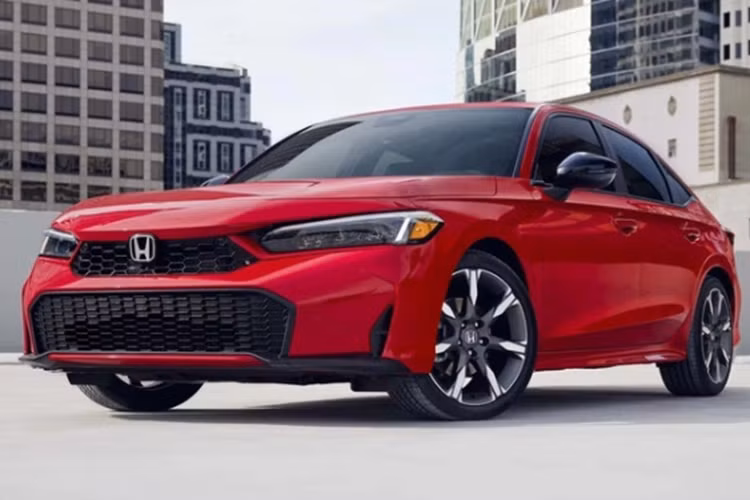 Khả năng cao Honda Civic 2025 tại Việt Nam sẽ được nhập khẩu nguyên chiếc từ Thái Lan với 3 phiên bản. Trong đó, có một bản được trang bị hệ truyền động hybrid sẽ có tên là e:HEV. Honda Civic 2025 sẽ có một số tinh chỉnh ở ngoại thất.