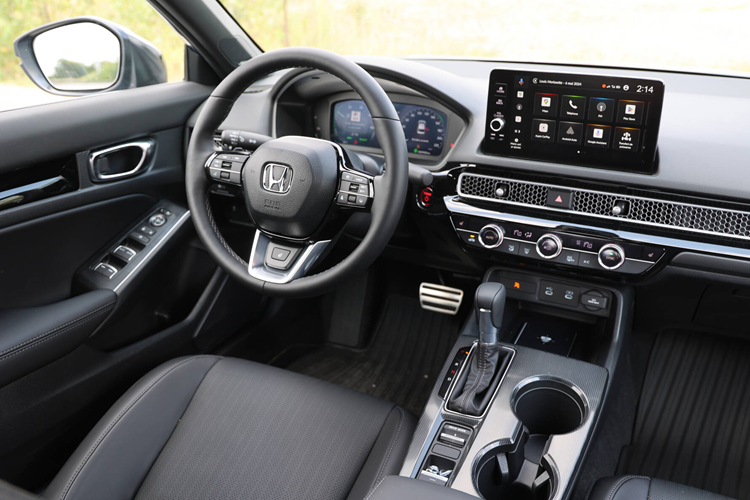 Hệ thống đèn chiếu xa thích ứng tự động (ADB), Hệ thống kiểm soát hành trình thích ứng bao gồm dải tốc độ thấp (ACC with LSF), Hệ thống giảm thiểu chệch làn đường (RDM), Hệ thống hỗ trợ giữ làn đường (LKAS), Hệ thống thông báo xe phía trước khởi hành (LDN)...