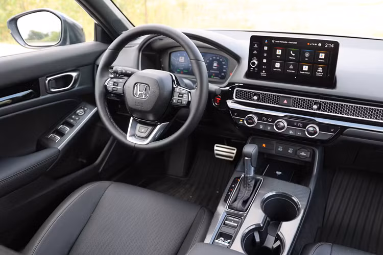 Hệ thống đèn chiếu xa thích ứng tự động (ADB), Hệ thống kiểm soát hành trình thích ứng bao gồm dải tốc độ thấp (ACC with LSF), Hệ thống giảm thiểu chệch làn đường (RDM), Hệ thống hỗ trợ giữ làn đường (LKAS), Hệ thống thông báo xe phía trước khởi hành (LDN)...