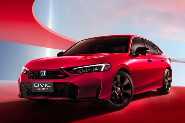 Xe có thể tăng tốc từ 0-100 km/h trong 7,9 giây và có mức tiêu thụ nhiên liệu là 4 lít/100 km, vô cùng tiết kiệm so với RS xăng là 6,3 lít/100 km. Phiên bản e:HEV RS sẽ có thêm chế độ lái Individual (tùy chỉnh) giống mẫu Civic Type R. Các bản khác vẫn có 3 chế độ lái là: Econ (tiết kiệm), Normal (thông thường), Sport (thể thao).