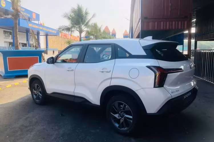 Tuy nhiên, bản GLX không có 4 chế độ lái, bao gồm Đường trường, Đường ngập nước, Đường sỏi đá, Đường bùn lầy. Theo kế hoạch, Mitsubishi Xforce sẽ bắt đầu được bàn giao cho khách hàng Việt Nam từ tháng sau.