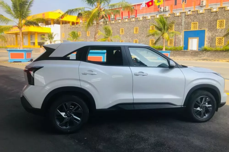 Lần đầu tiên ra mắt thị trường Việt Nam vào hồi tháng 1/2024, Mitsubishi Xforce có 4 phiên bản là GLX, Exceed, Premium và Ultimate. Trong đó, bản GLX có giá 620 triệu đồng. "Tiền nào của nấy", Mitsubishi Xforce GLX bị cắt một số trang bị so với các bản cao cấp hơn.