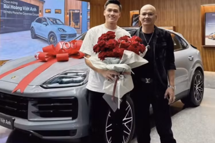 Ở độ tuổi 25, chàng cầu thủ trẻ sở hữu khối tài sản mà nhiều người ước ao.