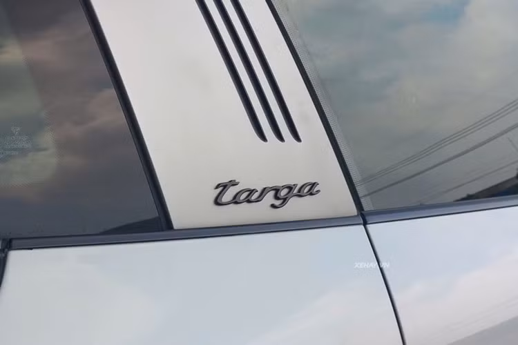 Cung cấp sức mạnh cho Porsche 911 Targa 4S là khối động cơ 6 xy-lanh thẳng hàng, tăng áp kép, dung tích 3.0 lít hoàn toàn mới. Động cơ đã được tinh chỉnh để mang đến công suất tối đa 420 mã lực, tuy nhiên siêu xe này đã được nâng cấp tăng sức mạnh lên gần 450 mã lực.