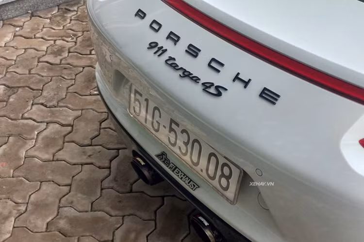 Kết hợp cùng hộp số 7 tốc độ PDK và hệ dẫn động 4 bánh, Porsche 911 Targa 4S mất khoảng 4,2 giây để tăng tốc lên 100 km/h từ vị trí xuất phát, nhanh hơn 0,3 giây so với bản tiêu chuẩn.